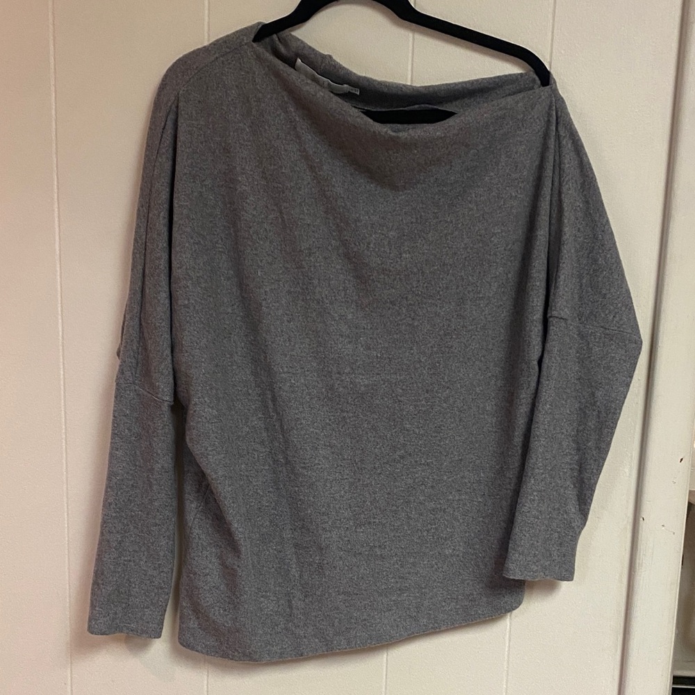 NWOT Astr Heather Gray off the shoulder Knit top
